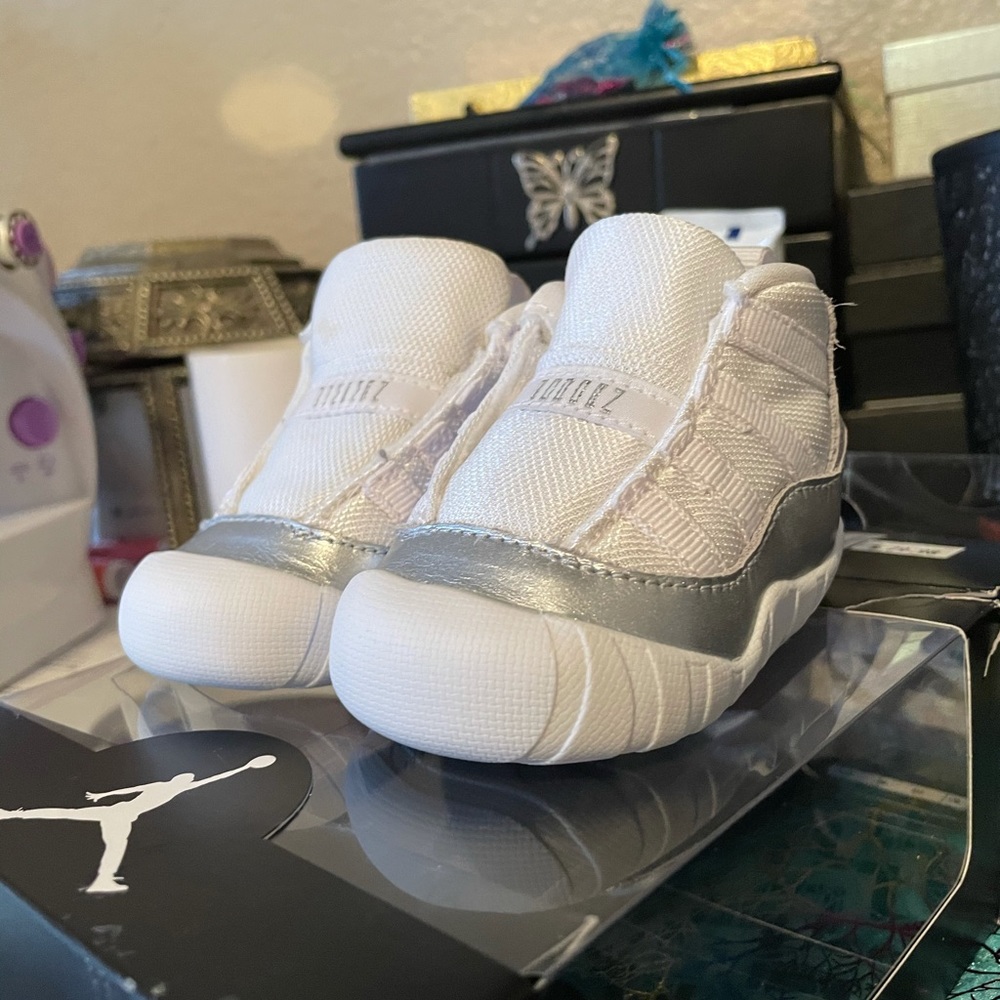 Jordan 11 crib bootie